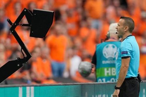 Công nghệ VAR và goal-line hoạt động hiệu quả thế nào?
