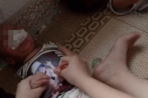 Vụ cháu bé bị nhét giẻ vào miệng: Khởi tố vụ án 'hành hạ người khác'