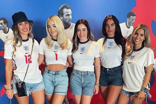 Cầu thủ Anh nhận 'phần thưởng' cực bất ngờ