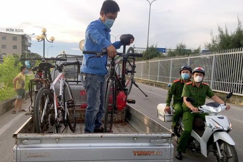 TP.Vinh tiếp tục xử phạt 10 trường hợp đạp xe tập thể dục, đi dạo theo Chỉ thị 16
