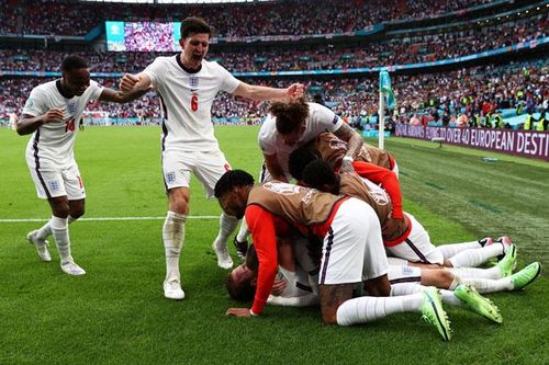 Sterling và Kane lập công giúp đội tuyển Anh đoạt vé vào tứ kết EURO 2020
