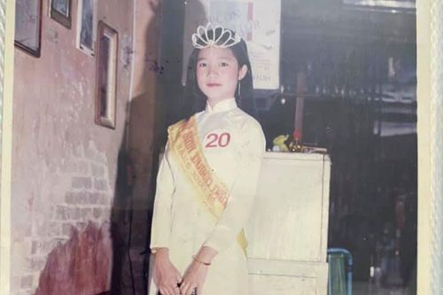Sao Việt khoe ảnh 'Ngày xưa ơi': Người là nữ sinh thanh lịch, nhan sắc không phải dạng vừa, người bốc lửa quyến rũ, 'xì tai' hết nấc
