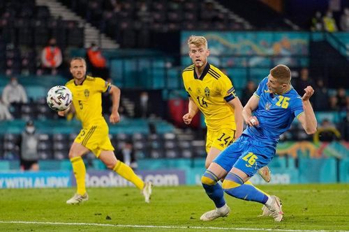 Ukraine đoạt vé cuối cùng vào tứ kết nhờ bàn thắng ở phút 121