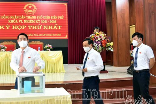 HĐND TP. Điện Biên Phủ họp kỳ thứ nhất kiện toàn các chức danh