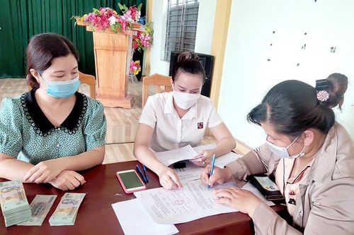 Giải ngân vốn thực hiện 2 dự án phát triển chăn nuôi tại huyện Sơn Dương