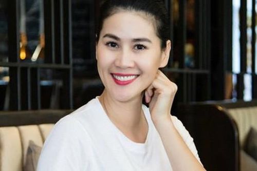 Thân Thúy Hà chỉ đích danh siêu mẫu Ngọc Thúy xúc phạm giới tính con trai cô, tung tin nhắn thô tục gây phẫn nộ