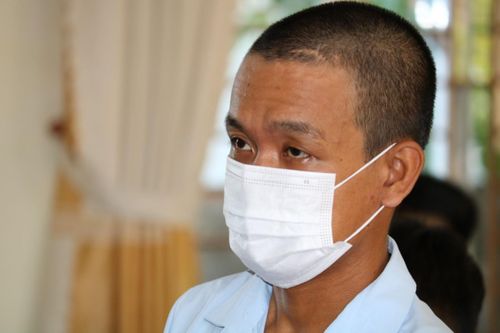 Đánh cảnh sát ở chốt kiểm soát dịch, lĩnh 9 tháng tù