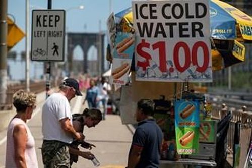 Mùa hè nóng bỏng ở Mỹ và Canada