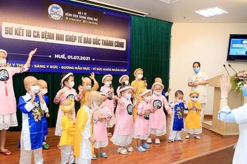 10 bệnh nhi ung thư 'hồi sinh' nhờ ghép tế bào gốc tự thân