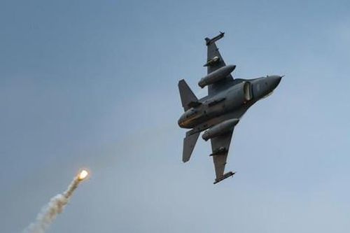 Philippines sẽ mua tiêm kích F-16 của Mỹ để tuần tra Biển Đông?