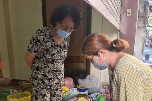 Hơn 90 chợ tạm ngưng do COVID-19, TPHCM lo ngại 'té giá theo dịch'