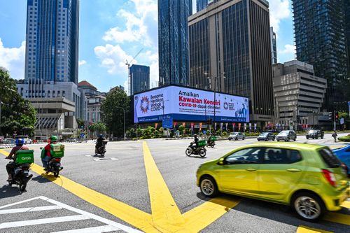 Malaysia siết chặt hơn việc đi lại và kinh doanh ở Kuala Lumpur