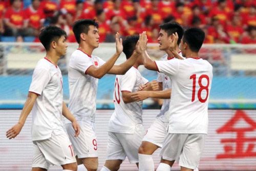 Tiến Linh: 'ĐT Trung Quốc bất ổn, hậu vệ không thông minh lắm'