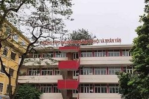 Trường chuyên đầu tiên tại Hà Nội hạ điểm chuẩn