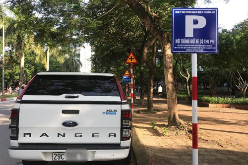 Hà Nội: Người dân 'bỗng dưng' mất phí gửi xe dưới lòng đường có vạch kẻ được phép đỗ, chính quyền nói gì?