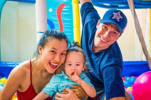 Hoàng Oanh khoe ảnh cho con trai để tóc dài, khán giả vào bình luận: 'Ôi con gái xinh quá'