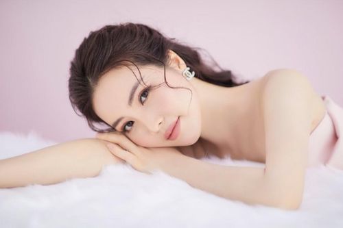 Á hậu Thụy Vân đón tuổi mới bằng bộ ảnh trong veo khoe vẻ đẹp 'gây thương nhớ'