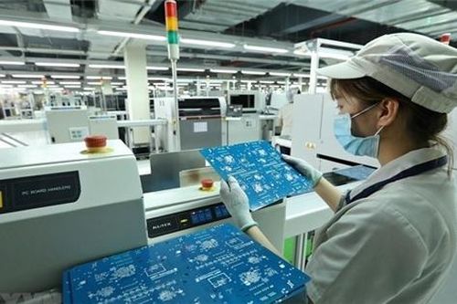 Niềm tin kinh doanh ngành sản xuất rơi đáy gần một năm