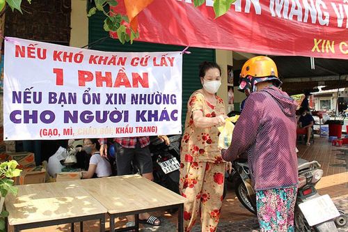 Tình người trong phố