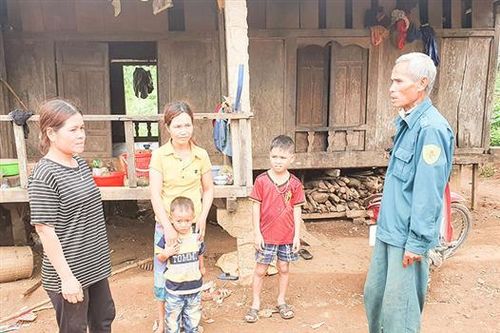'Tiếp sức' cho chi bộ vùng khó