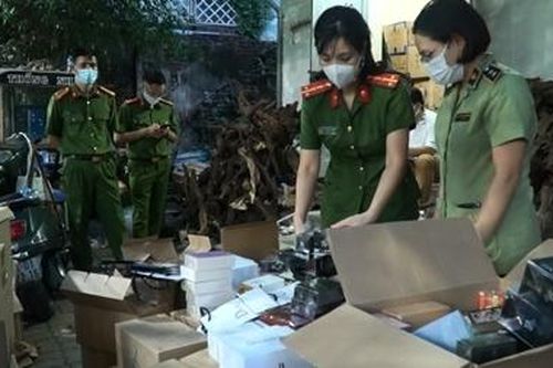 Đột kích kho mỹ phẩm, thu giữ 11 nghìn sản phẩm giả hàng hiệu