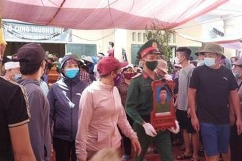 An táng quân nhân Trần Đức Đô theo phong tục địa phương