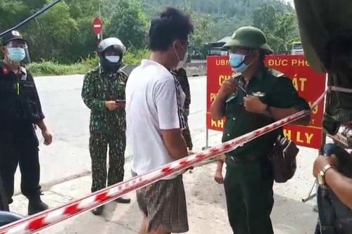 Xin ra ngoài khu phong tỏa mua thuốc cho cha, nam thanh niên lại đi mua ma túy