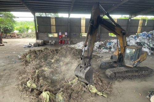 Tiêu hủy 18 tấn hàng hóa không rõ nguồn gốc