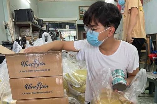 Diễn viên Minh Dự chung tay hỗ trợ khu dân cư đang bị phong tỏa