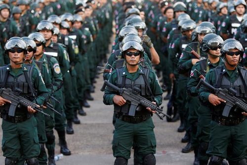 Mỹ cắt chương trình đào tạo quân sự với Campuchia
