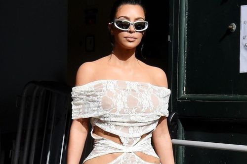 Kim Kardashian lên tiếng về bộ váy phản cảm ở Vatican