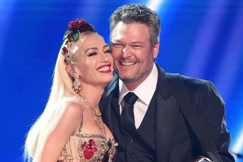 Hai giám khảo The Voice đăng ký kết hôn