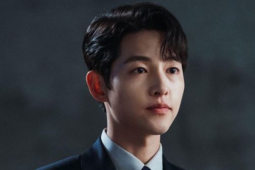Song Joong Ki sửa đường trái phép, gây tai nạn xe