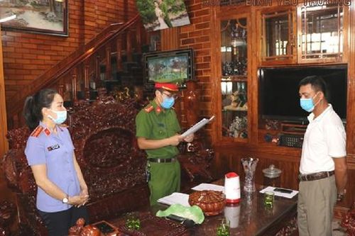 Giám đốc công ty xăng dầu khai thác đất vượt khối lượng, thu lợi tiền tỷ