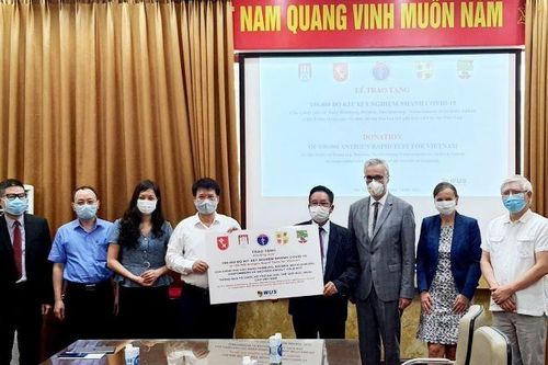 Đức hỗ trợ Việt Nam 190.000 bộ kit xét nghiệm Covid-19