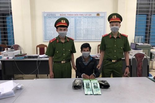 Sơn La: Bắt đối tượng vận chuyển trái phép gần 2kg ma túy đá