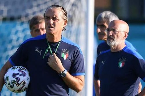 Cựu nhân viên ngân hàng 61 tuổi này là 'vũ khí bí mật' của Azzurri