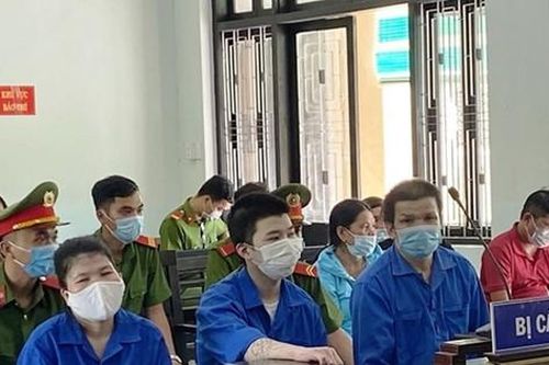 Vợ lôi kéo chồng vừa ở Mỹ về tham gia lừa đảo, chiếm đoạt gần 18 tỷ đồng