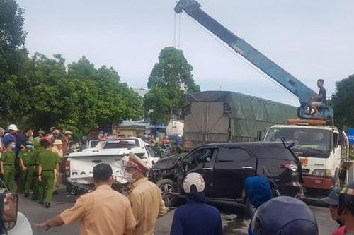 9 ô tô tông liên hoàn trên Quốc lộ 1A, nhiều người thương vong
