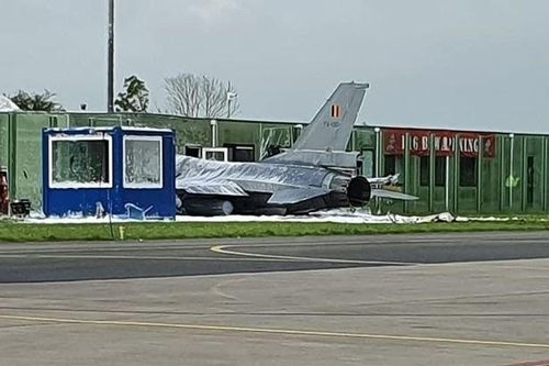 Tiêm kích Bỉ đâm vào tòa nhà ở Hà Lan, 2 người bị thương