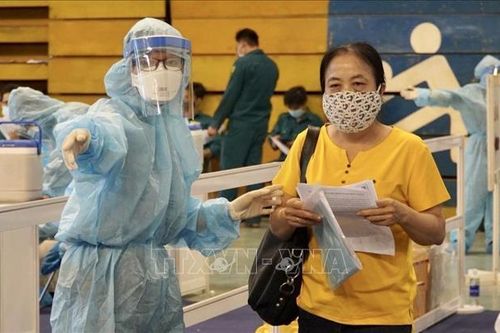 Sinh viên y khoa tình nguyện nơi tuyến đầu chống dịch COVID-19