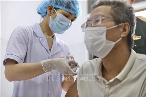 Hơn 900 tình nguyện viên tiêm thử nghiệm đợt 2 giai đoạn 3 vaccine Nano Covax