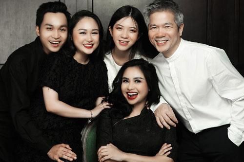 Chỉ qua 1 bức ảnh gia đình mới, diva Thanh Lam đã chứng minh mối quan hệ với con riêng của ông xã bác sĩ