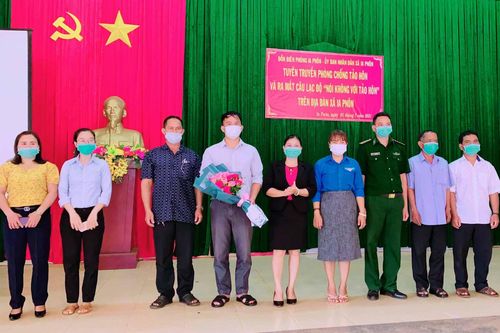 Đức Cơ: Ra mắt Câu lạc bộ 'Nói không với tảo hôn'