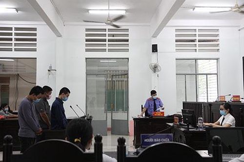 Chém người vì… cho rằng nhìn đểu!