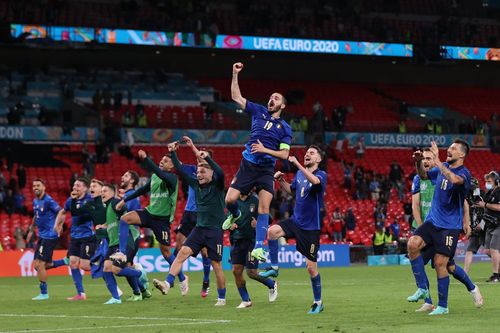 Tứ kết Ý và Bỉ: Phượng hoàng lửa có thực sự hồi sinh?