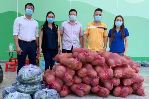 Chuyến xe yêu thương của người trồng hoa Lâm Đồng