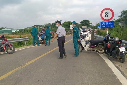 Tìm người đến các địa điểm nguy cơ liên quan đến 1 trường hợp nghi nhiễm SARS-CoV-2 tại Đạ Tẻh