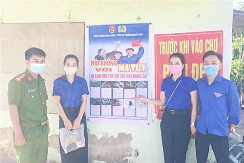Áo xanh đẩy lùi 'cái chết trắng'