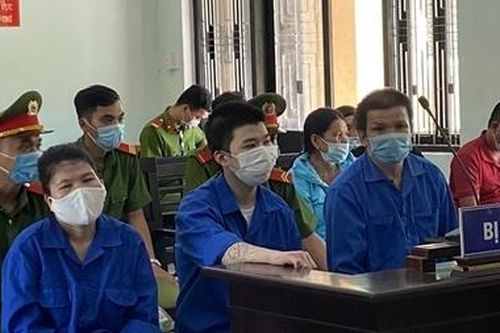 Lôi kéo chồng, con vào tù vì 'nổ' Việt kiều